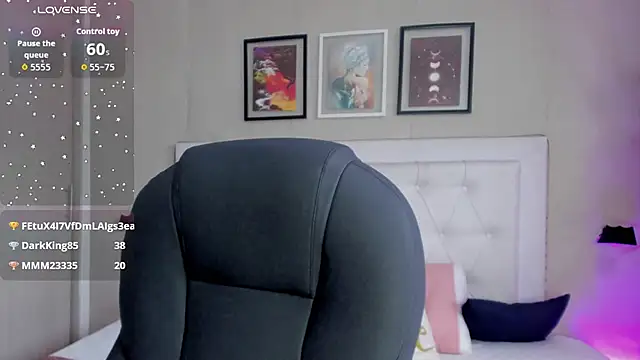 emma  smith1 online show from March 10, 1:04 pm