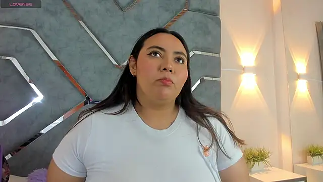 LucciaPorter online show from February 18, 1:10 pm