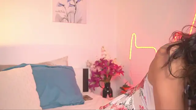 NagaYa Xx online show from February 25, 9:30 am