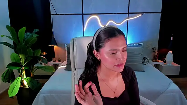 Gia Mazzon online show from September 8, 4:50 pm