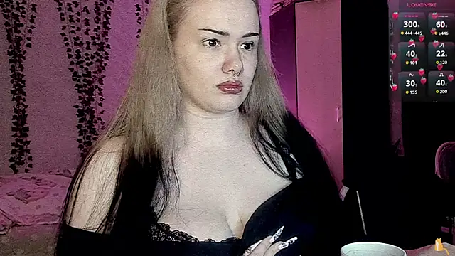strawberry elfcat online show from June 26, 12:23 am