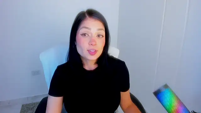 dominique21  online show from April 14, 3:39 am