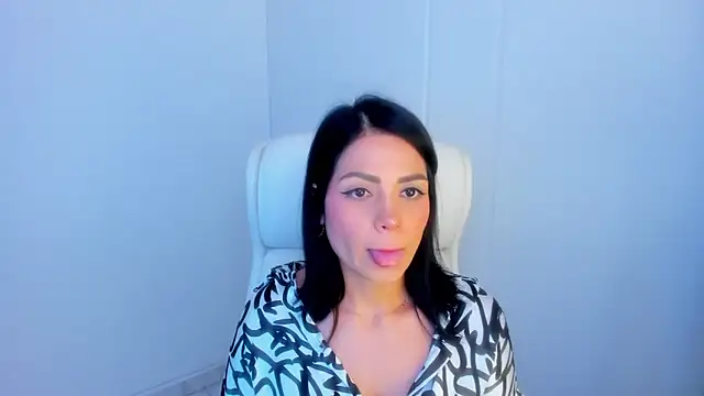 dominique21  online show from October 21, 11:31 pm