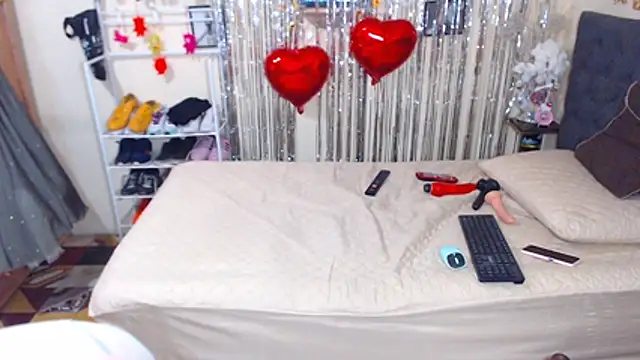 latinaa hot online show from June 26, 1:23 pm