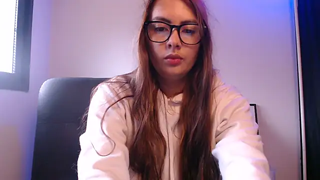 lalawhitte online show from April 23, 11:50 am