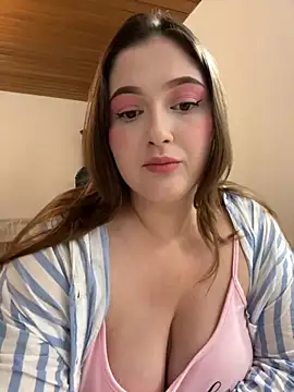 Kamilla Loop online show from October 6, 9:30 pm