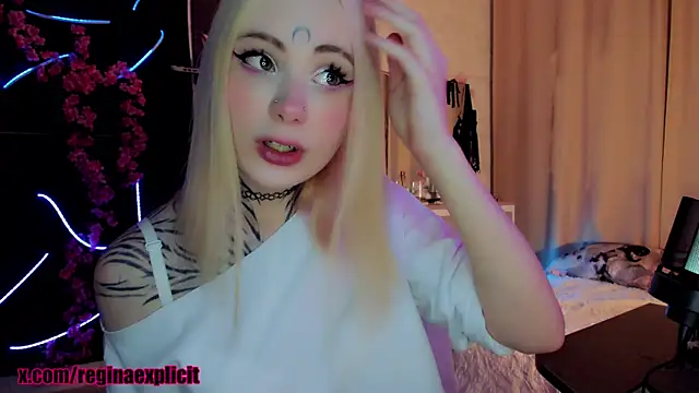 snake  bites online show from April 17, 9:50 pm