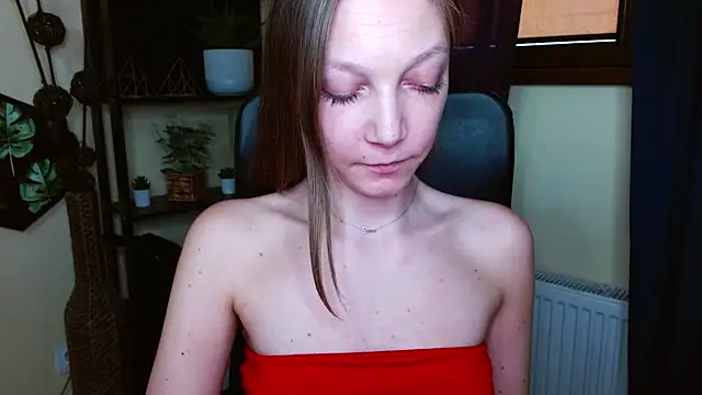 EmillyPlay online show from March 10, 1:04 pm