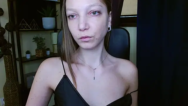 EmillyPlay online show from February 20, 1:12 pm