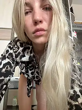 Adelina0001 online show from May 28, 9:07 am