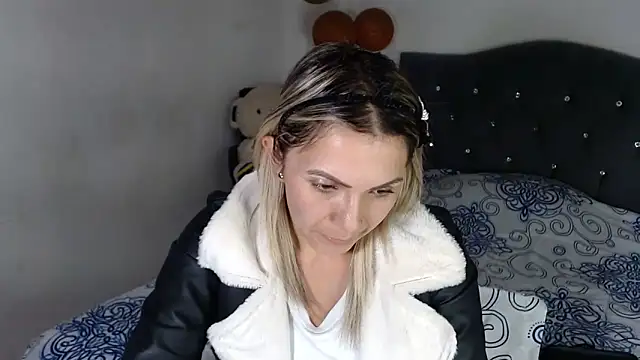 Chantal hott online show from February 18, 10:09 pm