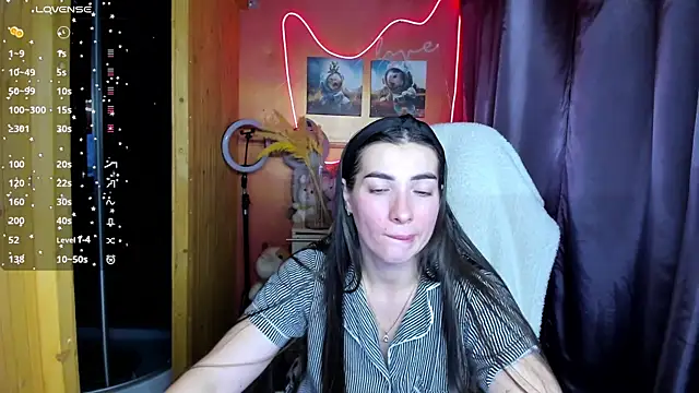 Fiery Brunette  online show from November 19, 1:22 pm