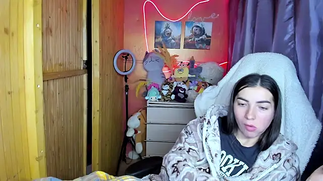 Fiery Brunette  online show from April 17, 6:48 am