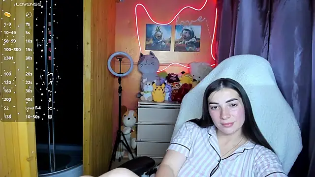 Fiery Brunette  online show from September 22, 4:38 pm