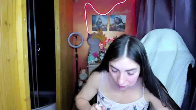 Fiery Brunette  online show from February 19, 5:29 am