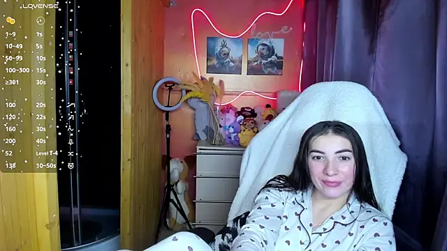 Fiery Brunette  online show from December 3, 10:17 am