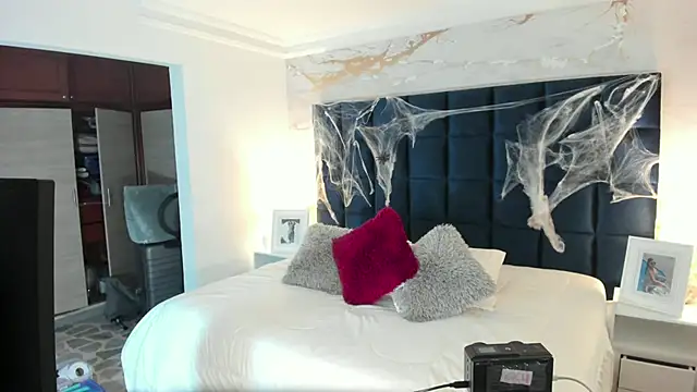 EVELIN MASON online show from October 9, 7:40 pm