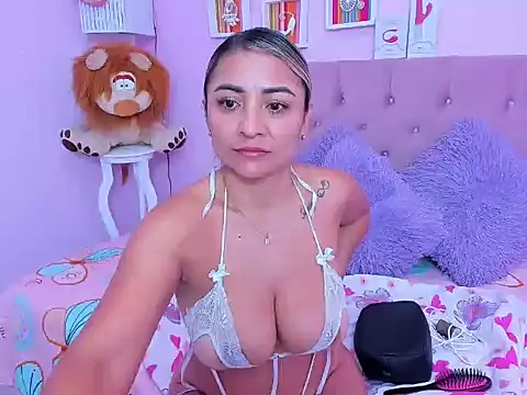 milf bigass  online show from April 20, 12:30 pm