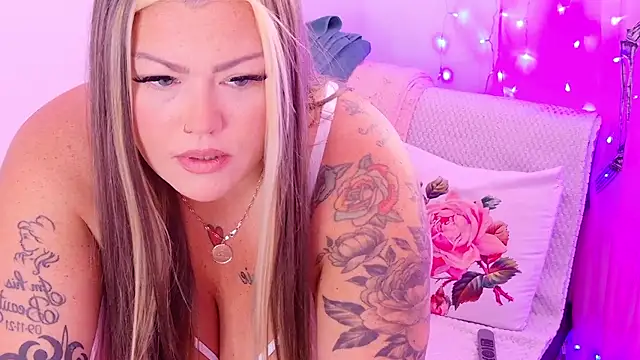 KikiBBW online show from October 14, 2:41 pm