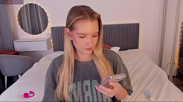 CassieRayss online show from December 5, 3:24 pm