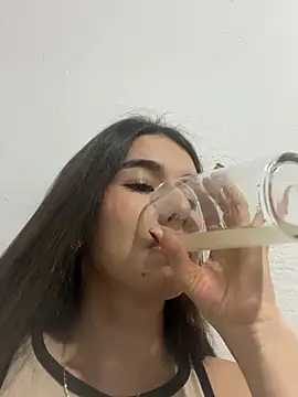 Coralinee 01 online show from February 28, 12:21 am