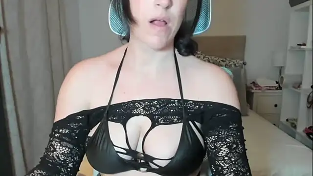 emmita69  online show from April 16, 11:40 pm