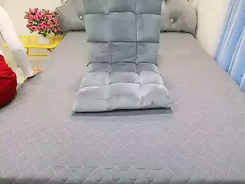 Lavender Sweet online show from December 20, 3:05 pm