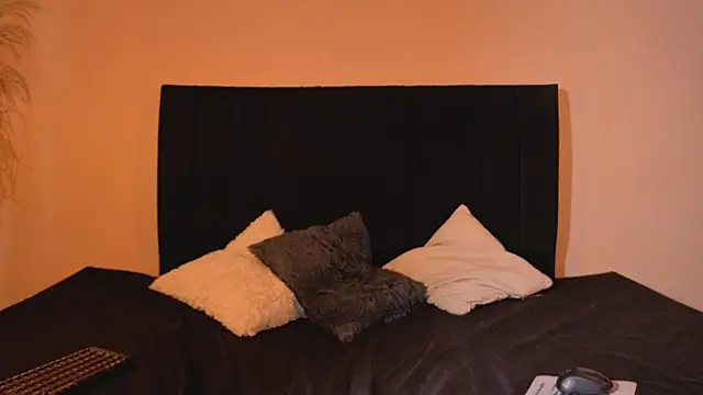 kassandra james online show from February 2, 1:10 pm