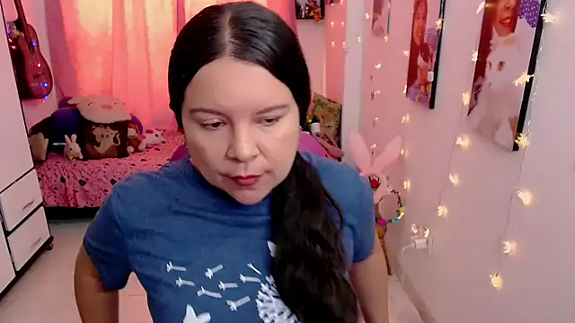 claryssa  online show from April 6, 7:37 pm