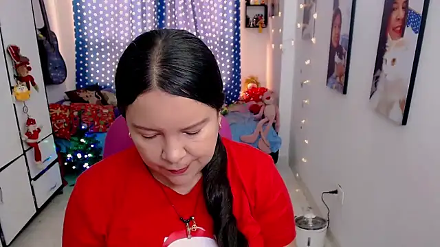 claryssa  online show from December 19, 6:55 pm