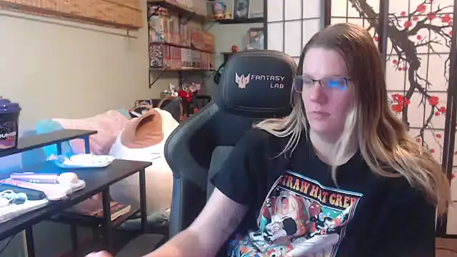 Sarahtineke online show from March 2, 12:32 am