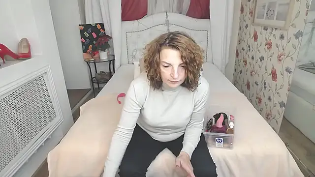 AmiHotGranny online show from September 20, 5:50 am