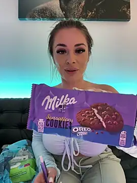 IsabellaEtthan online show from October 18, 5:26 pm