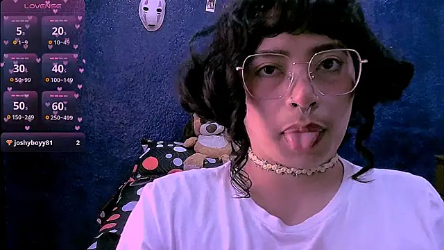 NinaYellow online show from May 8, 3:59 pm