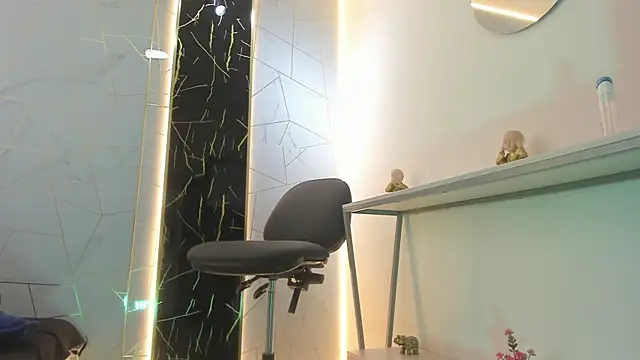 Cloeandtyfanny online show from March 21, 1:16 pm