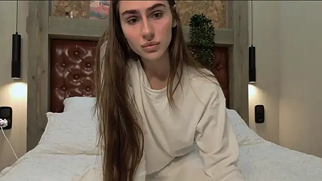 CuteRebelious online show from April 4, 5:01 pm