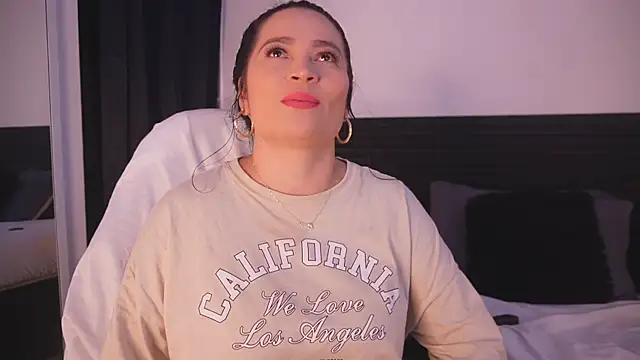 leslie k online show from February 6, 4:49 am