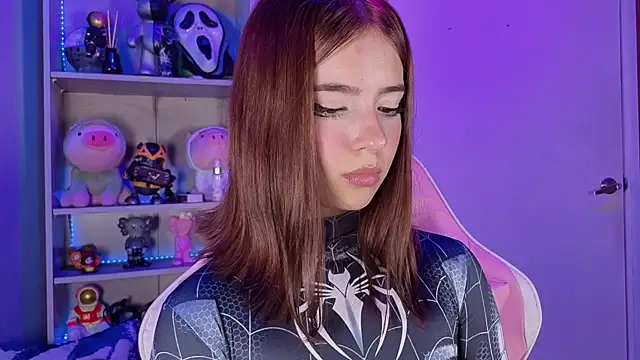 EmilyMiller  online show from November 8, 8:36 pm