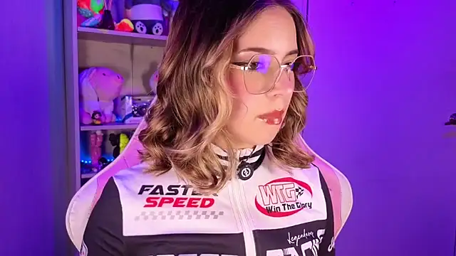 EmilyMiller  online show from May 27, 2:58 pm