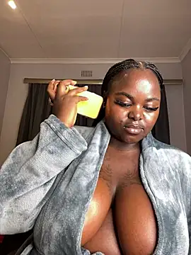 Honeycoco0211 online show from May 15, 9:28 pm