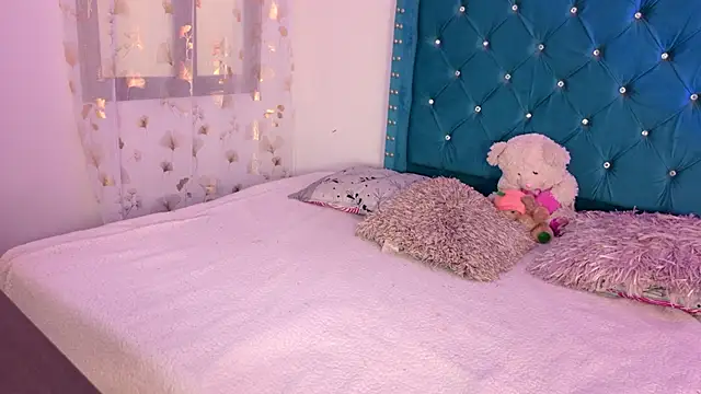 Lilly Peach22 online show from April 24, 4:37 am