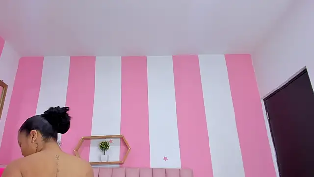 ISABELLA 020 online show from March 19, 12:53 pm