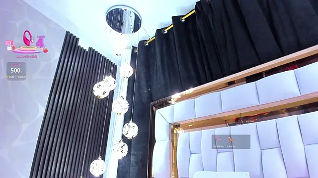 SarayRoyse online show from March 31, 8:20 pm