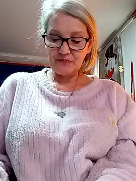 irinamaux online show from April 10, 8:09 am