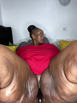 MsWhiteChocolatte online show from March 3, 4:46 pm