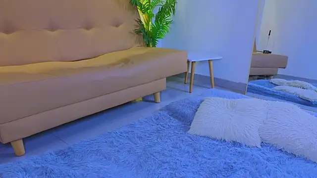 Isa  Blanc online show from October 5, 3:00 am