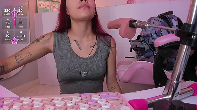 violeth hill online show from October 23, 8:15 pm