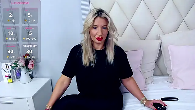 GinaBear online show from September 29, 6:02 pm