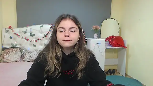 TinaRedly online show from April 19, 5:24 pm