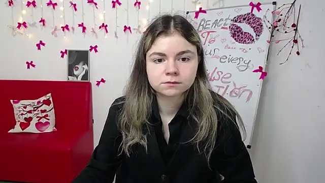 TinaRedly online show from March 13, 6:20 pm